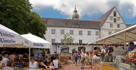 Name:  Kloster Andrechs  10_by_andechs_kloster_biergarten_roland_rossner_3_452x.jpg
Views: 14297
Size:  33.9 KB