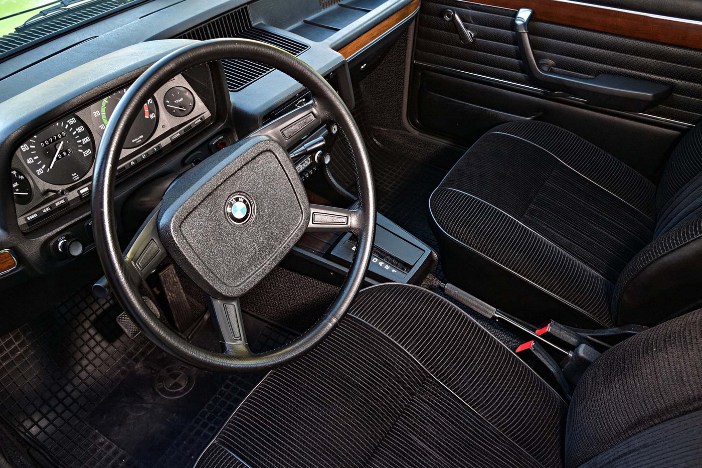 Name:  BMW-5-Series-E12-interior.jpg
Views: 2491
Size:  482.4 KB