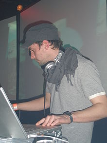 Name:  220px-Bonobo_at_SeOne_London_March_2008_-_1.JPG
Views: 330
Size:  11.6 KB