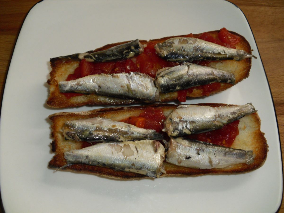 Name:  Sardines..JPG
Views: 459
Size:  128.3 KB