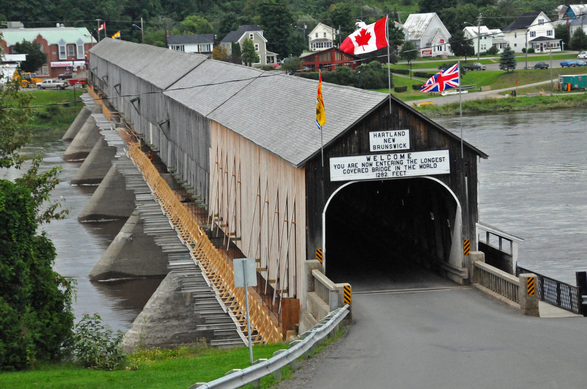 Name:  Hartland_covered_bridge_2008.jpg
Views: 248
Size:  616.3 KB