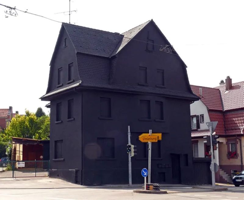 Name:  Black house..jpg
Views: 752
Size:  215.5 KB