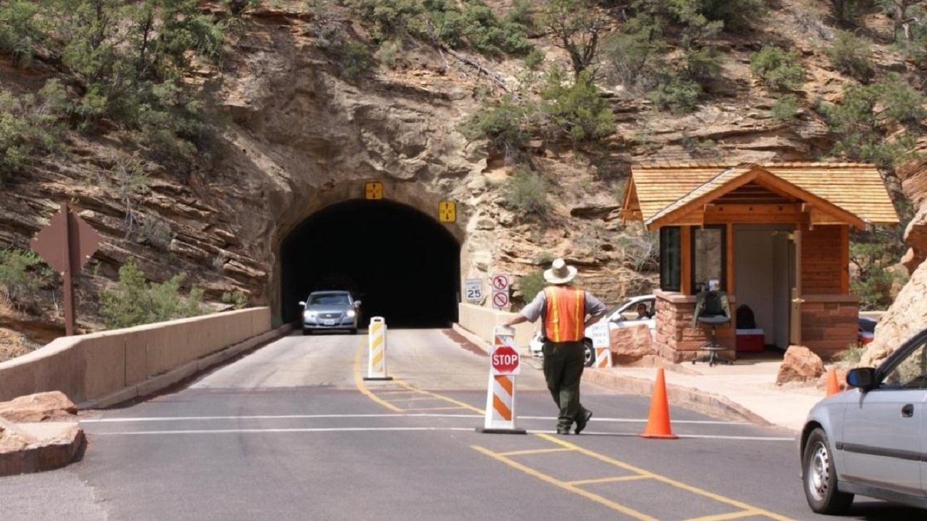 Name:  110-Zion Tunnel.jpg
Views: 204
Size:  301.9 KB